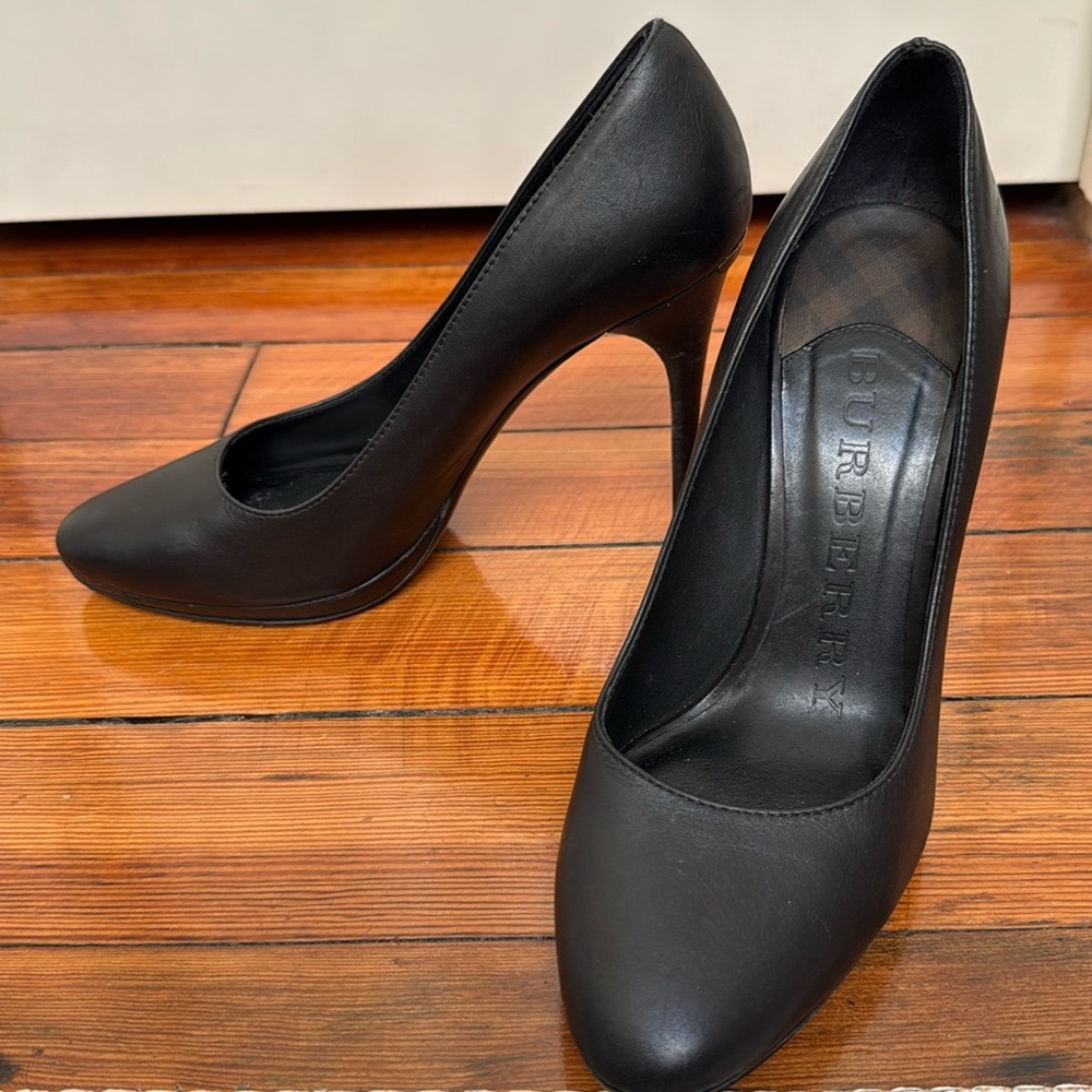 BURBERRY | Black Italian leather heels